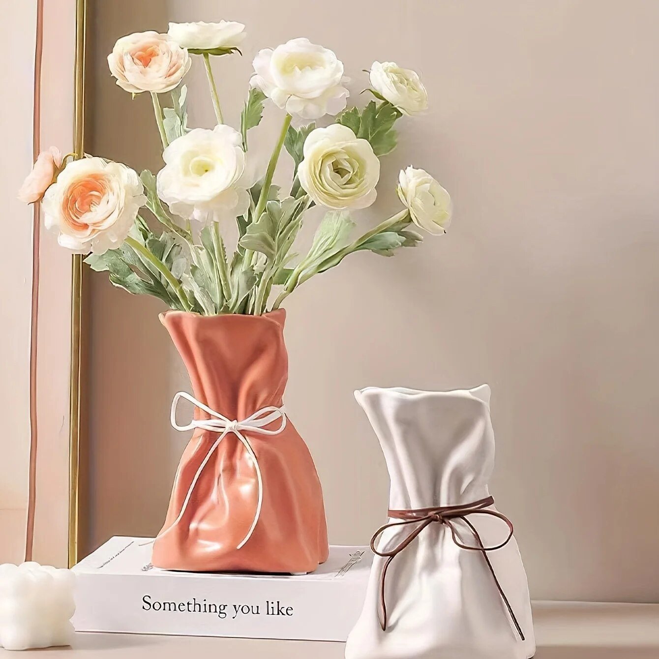 Crisp Vase™ | From recycled inspiration to timeless sophistication! 1
