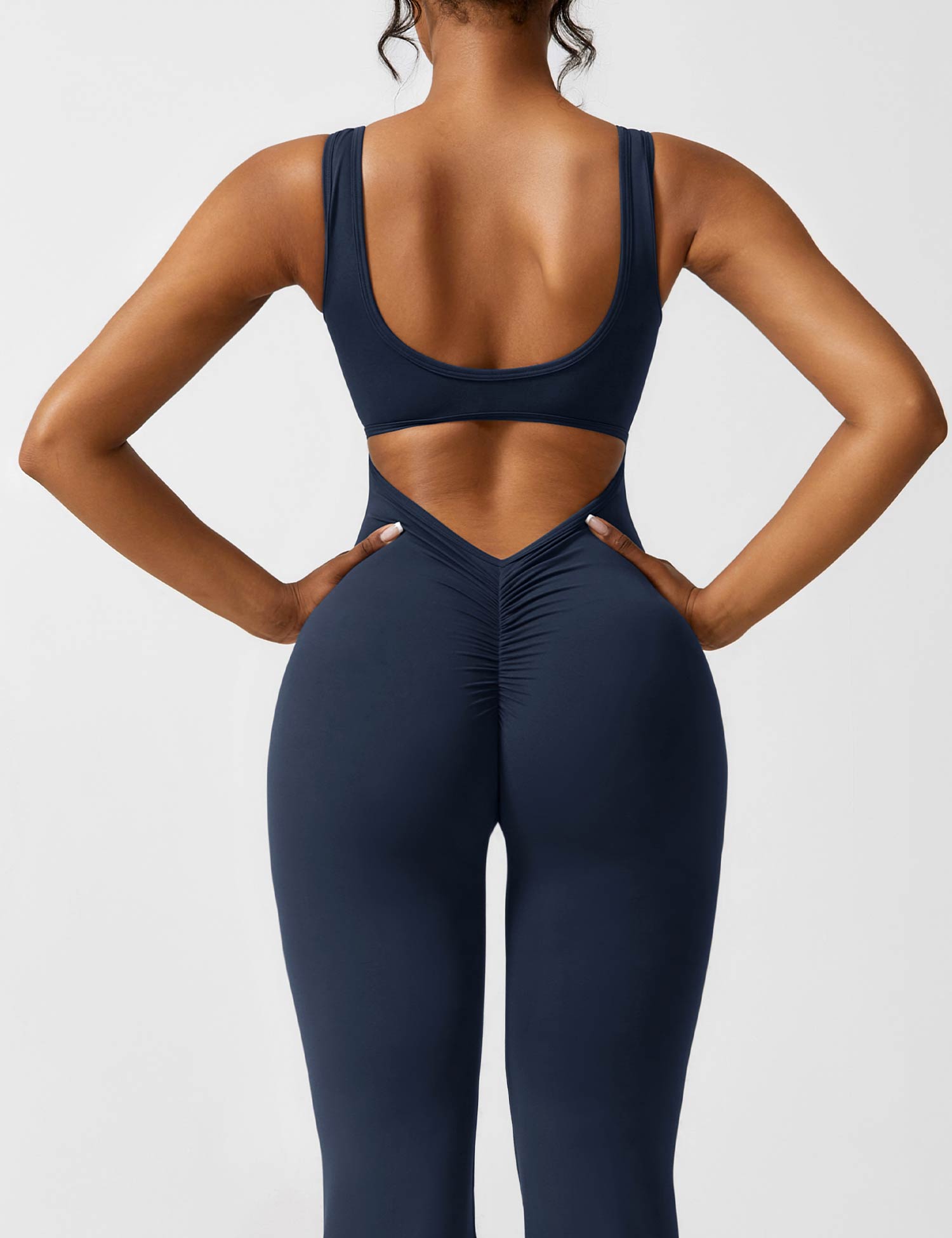 Freya™ Schmeichelhafter Jumpsuit mit V-Rücken