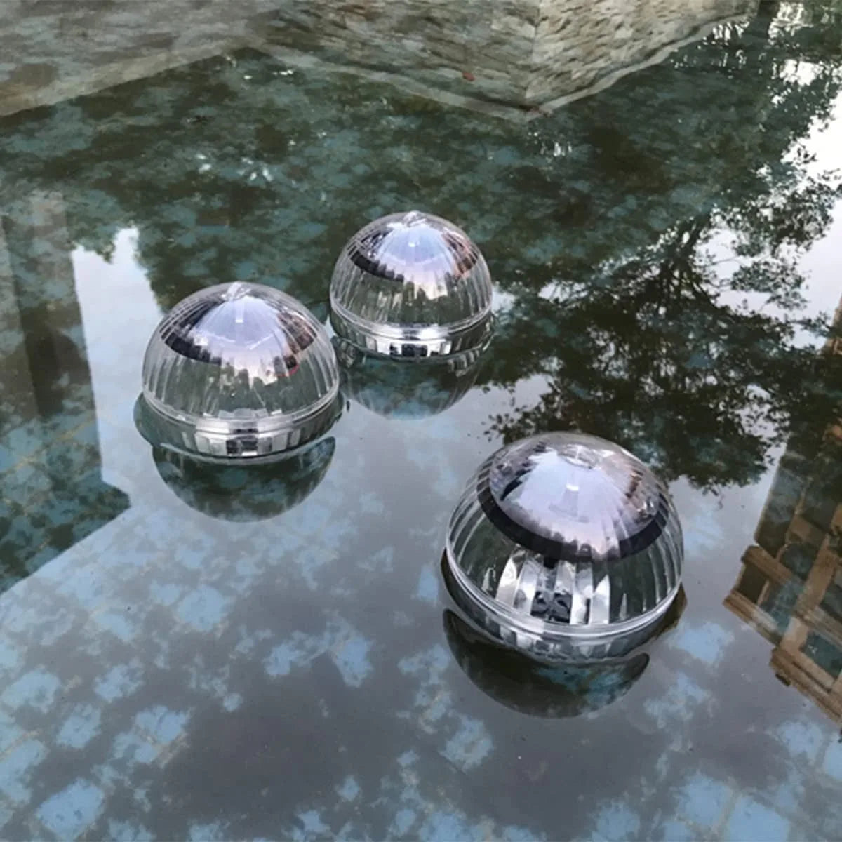 GlowSphere | Solar LED Schwimmkugel | Farbwechsel & Automatischer Betrieb | IP65 Wasserdicht 1